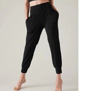 EUC Athleta Salutation High Rise Jogger in Powervita Black Medium #531228